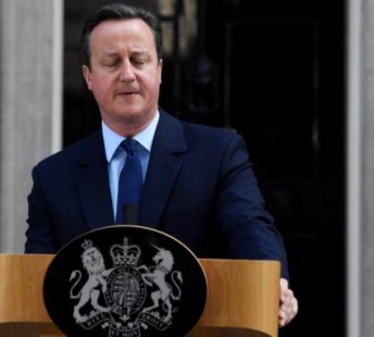 Cameron renuncia luego de que la mayoría de los británicos decidiera abandonar la Unión Europea
