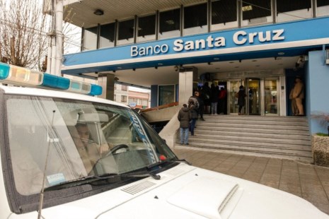 Ordenan bloquear cajas de seguridad de la familia Kirchner, pero el Banco de Santa Cruz dice que no hay ninguna