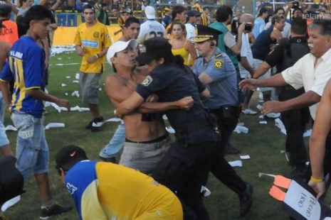 La barrabrava de Newell's protagonizó incidentes ante Rosario Central 