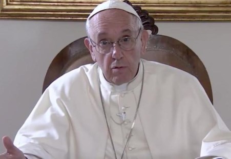 El Papa pidió a los argentinos que "se pongan la patria al hombro" y anunció que no vendrá al país en 2017 