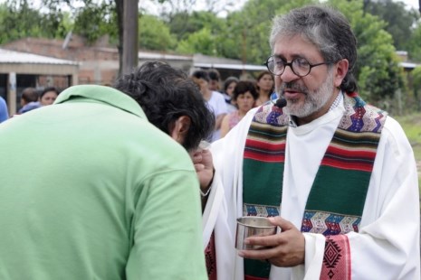 Piden intervenir La Florida, el pueblo donde encontraron muerto al cura Viroche 