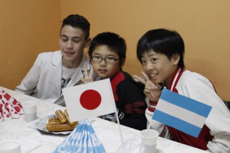 Alumnos de una escuela de Japón celebraron el "Día de la Argentina" 