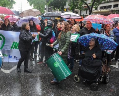 Miles de mujeres llenaron las calles al grito de 'Ni una menos, vivas nos queremos' 