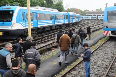 Un paro de jerárquicos ferroviarios complicó a miles de pasajeros