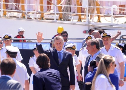 El Presidente recibió a la Fragata Libertad que completó su 45º viaje de instrucción