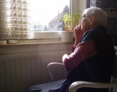 Hay 1.200.000 adultos mayores que viven solos