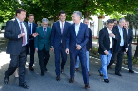 Macri recibió el apoyo de los gobernadores de la oposición al proyecto de reforma política
