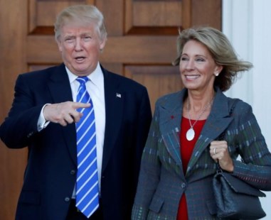Trump nombra a Betsy DeVos como secretaria de Educación de EE.UU.
