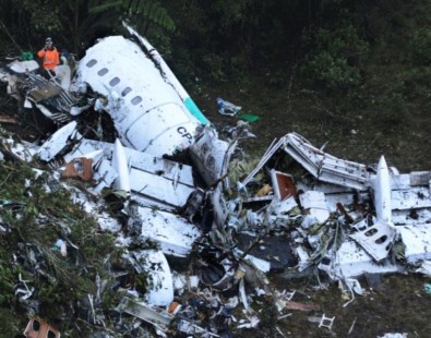 El piloto de avión de Chapecoense reportó falla eléctrica y falta de combustible