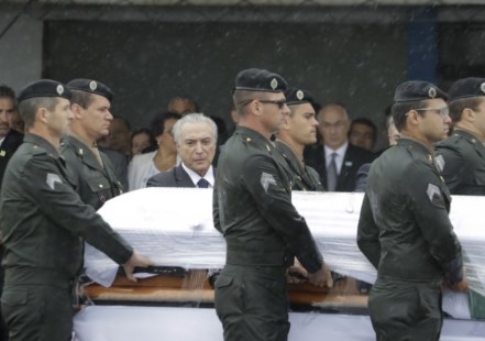 Velan con la presencia del presidente de Brasil a las víctimas de la tragedia de Chapecoense