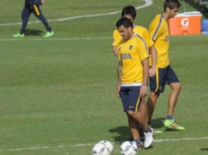 Boca hizo fútbol sin Tevez pero jugaría el Superclásico
