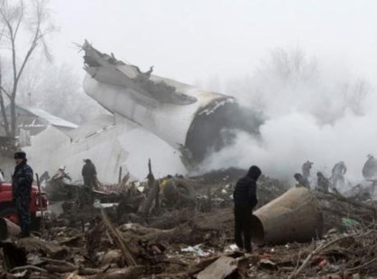 Al menos 37 muertos al estrellarse un avión en Kirguistán