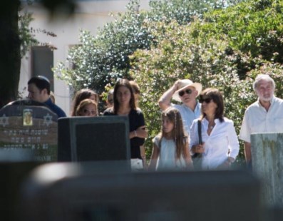 Recordaron a Nisman en el cementerio de La Tablada a dos años de su muerte