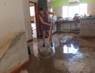 Los evacuados por las inundaciones comenzaron a regresar a sus hogares