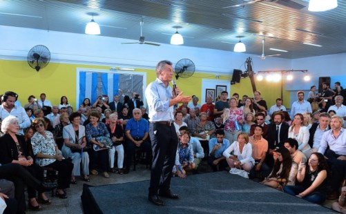 Tras la marcha atrás, Macri visitó un centro de jubilados en San Luis