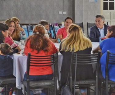 En el Día de la Mujer, Macri visitó con Vidal y Stanley un comedor comunitario en Florencio Varela 