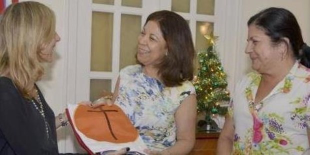 El Gobierno nacional oficializó hoy la designación de Ana María Ramírez como embajadora en Perú.