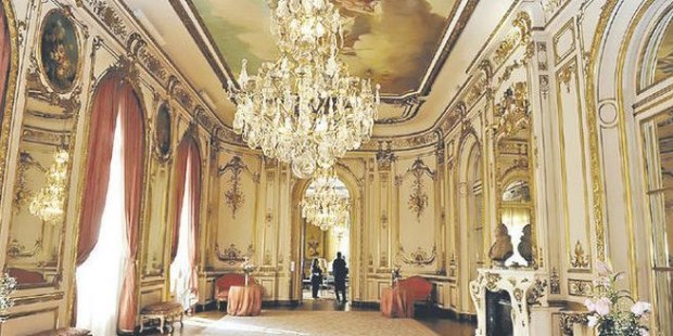El Palacio Ortiz Basualdo, actual sede de la Embajada de Francia, es un exponente de la arquitectura Beaux Arts.