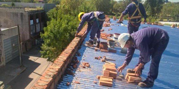 Las obras de construcción del techo del Salón de Actos de la EPN°2 de Ensenada tuvieron una inversión de casi 350.000 pesos aportados por el Puerto La Plata.