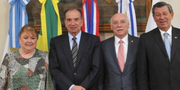 Están convocados los cancilleres de la Argentina, Susana Malcorra; de Brasil, Aloysio Nunes; de Uruguay, Rodolfo Nin Novoa, y de Paraguay, Eladio Loizaga.