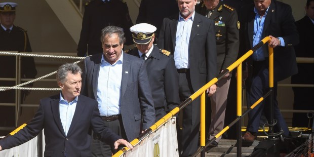 Macri visitó al rompehielos “Almirante Irízar” en Puerto Madero.