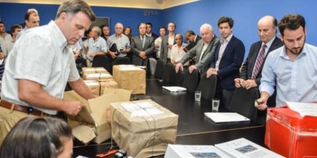 El llamado a licitación, realizado en las instalaciones de la planta, fue presidido por el subsecretario de Recursos Hídricos de la Nación, Pablo Bereciartúa y por el presidente de Aysa, José Luis Inglese.