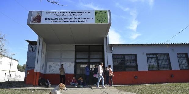 Padres y docentes se solidarizaron con la maestra agredida en la escuela de Tigre