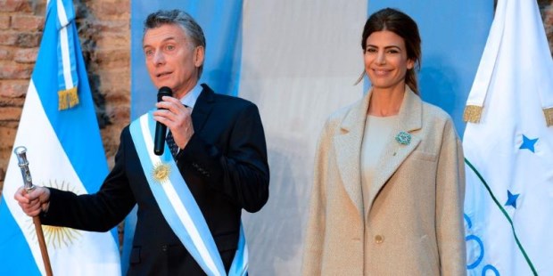 En su breve contacto con la prensa, el presidente Macri dijo también que a "la Argentina la hacemos entre todos".