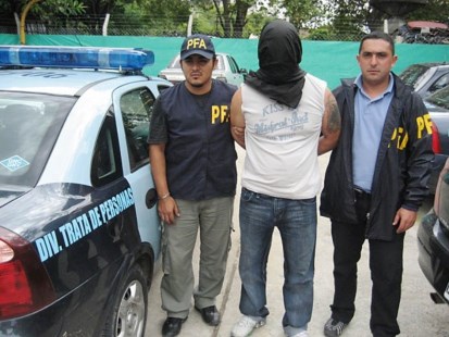 Detienen a un hombre y rescatan a dos mujeres obligadas a prostituirse ...