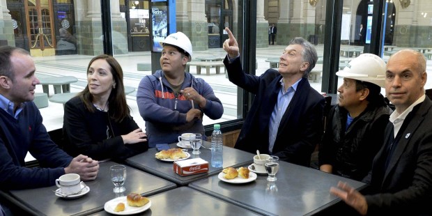 El presidente ,Mauricio Macri, recorrió la remodelada terminal del Ferrocarril Mitre, en Retiro, junto a la gobernadora de Buenos Aires, María Eugenia Vidal, y el jefe de Gobierno porteño, Horacio Rodríguez Larreta.