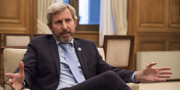 El ministro explica que la herencia deletérea del kirchnerismo complicó la salida de la recesión.