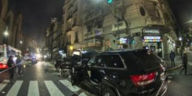 Abasto: tras una persecuión y tiroteo detienen a una pareja con el arma robada al custodio de Zulema Yoma