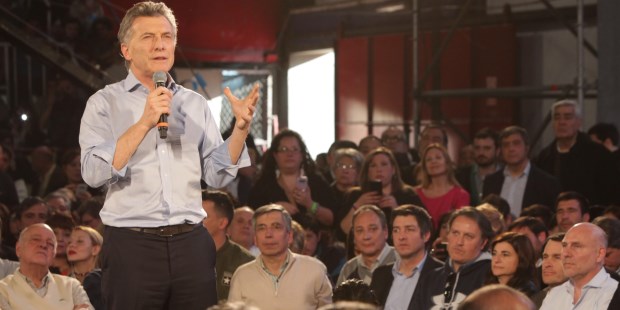 Con el ya clásico "Sí, se puede", Macri cerró su discurso en Mendoza.