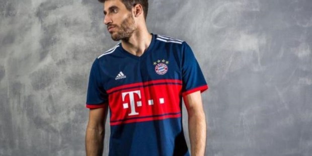 La camiseta suplente del Bayern, la más linda según el diario inglés.