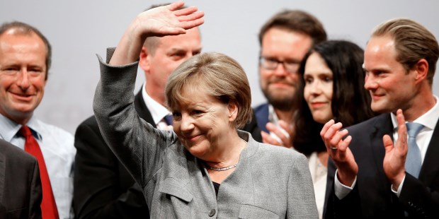 Merkel lanzó su campaña y prometió pleno empleo para 2025 y seguir manteniendo el déficit cero