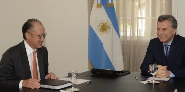 Jim Yong Kim pronosticó que el crecimiento de la economía argentina para este año será de 2,7 por ciento, lo que representa para el dirigente un avance significativo tras años de "contracción".