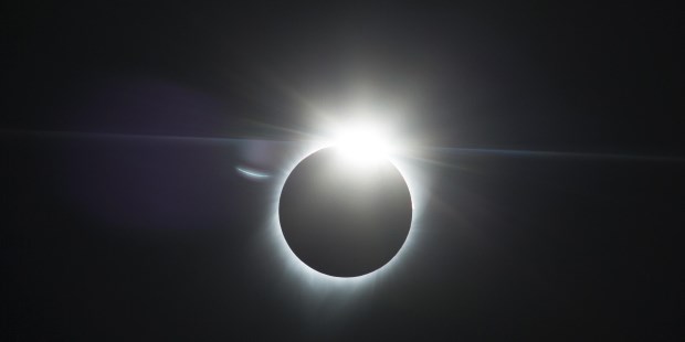 Por el eclipse total de sol se hizo de noche durante 3 minutos una franja que atraviesa EE.UU. de costa a costa