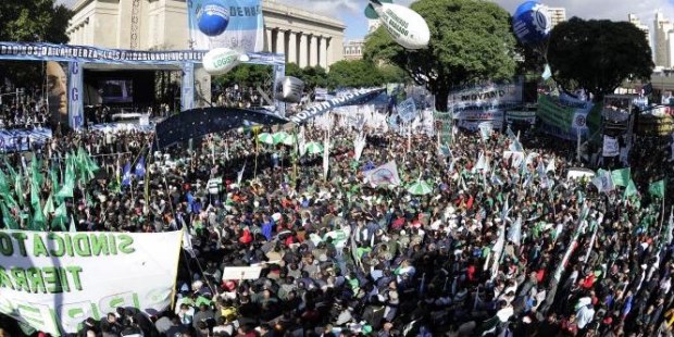 Caos de tránsito en la Ciudad por las marchas y protestas de la CGT hacia Plaza de Mayo 