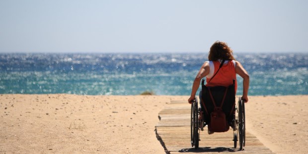 El turismo accesible es el complejo de actividades de ocio y recreación que posibilitan la plena integración de las personas con algún tipo de discapacidad.