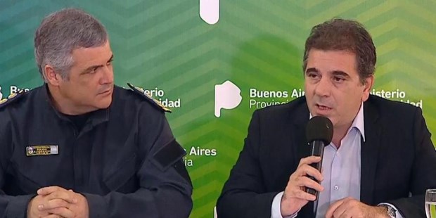 Acompañado por el jefe de la policía bonaerense, Fabián Perroni, el ministro de Seguridad Bonaerense, Cristian Ritondo,l señaló que hay dos vías de investigación.