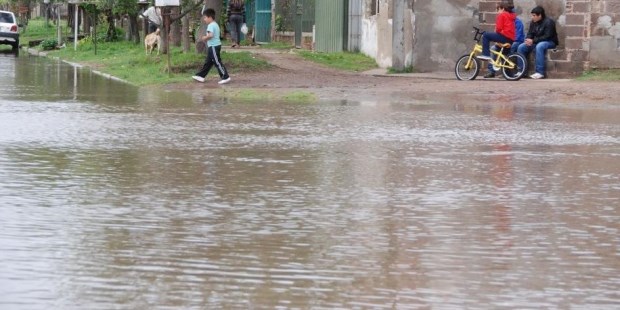 El temporal que afectó a varios partidos bonaerenses provocó la evacuación de 140 personas