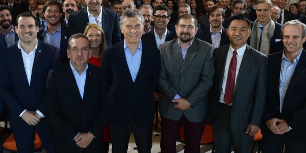 El presidente Mauricio Macri mantuvo esta mañana, en la residencia de Olivos, un encuentro con líderes de empresas que asumieron el compromiso de invertir en políticas de Investigación y Desarrollo.