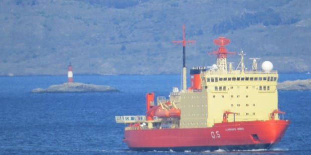 El rompehielos Irízar llegó a Ushuaia y se dirige a la Antártida