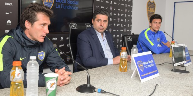 El técnico de Boca Juniors, Guillermo Barros Schelotto, destacó que su equipo "sostiene una idea de juego, más allá de las variantes" para liderar con puntaje ideal la Superliga del fútbol argentino.