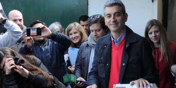 El candidato a diputado nacional de Vamos por Vos por la provincia de Buenos Aires Florencio Randazzo, aseguró hoy que el país "va a cambiar" el día en el cual se deje "de votar en contra" y se empiece "a elegir a favor".