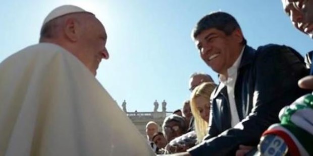 Pablo Moyano saludó al Papa en el Vaticano y le dijo que "va a luchar contra la reforma laboral"