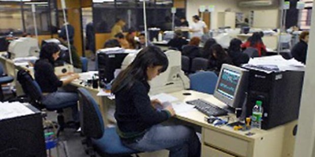 Los empleados públicos totales (en los 3 niveles) pasaron de 2 a 4 millones durante los últimos años y representan el 14% del gasto primario.