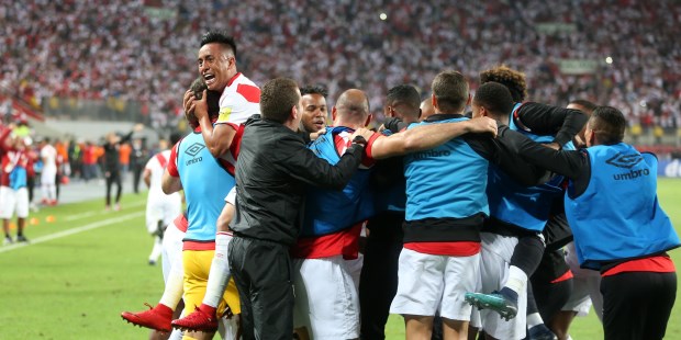 Todo Perú festeja la vuelta al Mundial después de 36 años.