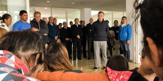 Macri se hizo una resonancia en un hospital de Mar del Plata por una molestia en un tobillo