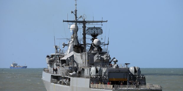 El destructor Sarandí dejó la base naval marplatense para concentrarse en la búsqueda.